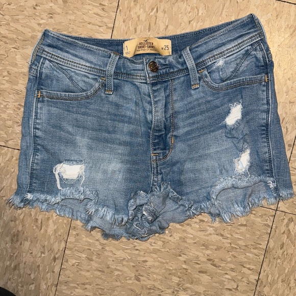 Hollister Distressed Denim High Rise Short-Short in Medium Indigo size 1 (25w) - Picture 1 of 16